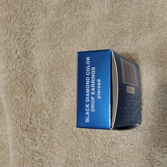 Avon, Vintage 2007, black diamond colored 3 inch pierced earrings and ring. - Picture 3 of 4